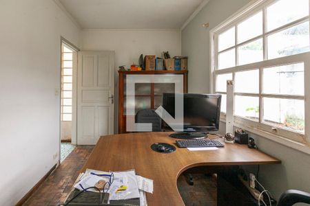 Casa à venda com 360m², 3 quartos e 4 vagas Casa à venda com 360m², 3 quartos e 4 vagasEscritório