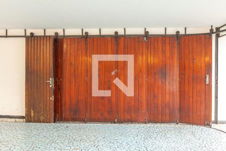 Casa à venda com 360m², 3 quartos e 4 vagas Casa à venda com 360m², 3 quartos e 4 vagasGaragem