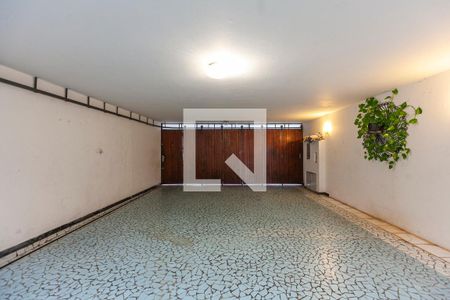 Casa à venda com 360m², 3 quartos e 4 vagas Casa à venda com 360m², 3 quartos e 4 vagasGaragem