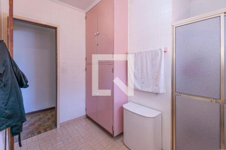 Casa à venda com 360m², 3 quartos e 4 vagas Casa à venda com 360m², 3 quartos e 4 vagasBanheiro Corredor