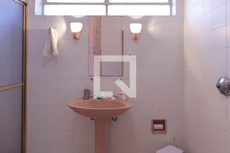 Casa à venda com 360m², 3 quartos e 4 vagas Casa à venda com 360m², 3 quartos e 4 vagasBanheiro Corredor