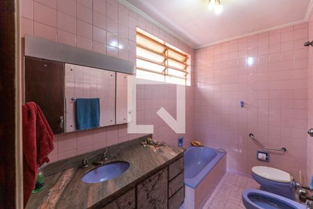 Casa à venda com 360m², 3 quartos e 4 vagas Casa à venda com 360m², 3 quartos e 4 vagasBanheiro do Quarto 1