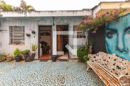 Casa à venda com 360m², 3 quartos e 4 vagas Casa à venda com 360m², 3 quartos e 4 vagasQuintal