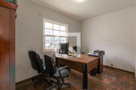 Casa à venda com 360m², 3 quartos e 4 vagas Casa à venda com 360m², 3 quartos e 4 vagasEscritório