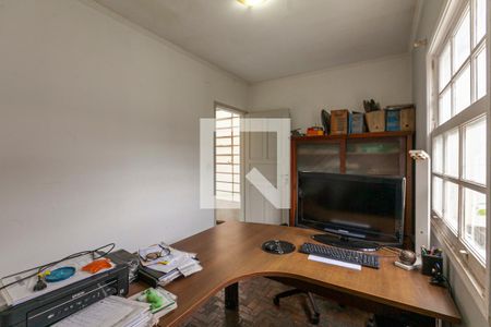 Casa à venda com 360m², 3 quartos e 4 vagas Casa à venda com 360m², 3 quartos e 4 vagasEscritório