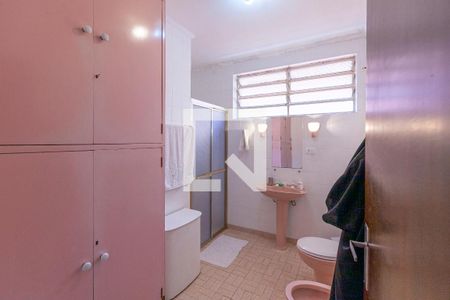 Casa à venda com 360m², 3 quartos e 4 vagas Casa à venda com 360m², 3 quartos e 4 vagasBanheiro Corredor