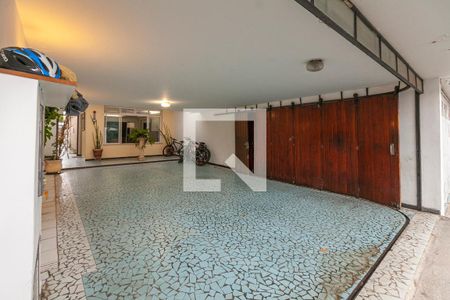 Casa à venda com 360m², 3 quartos e 4 vagas Casa à venda com 360m², 3 quartos e 4 vagasGaragem