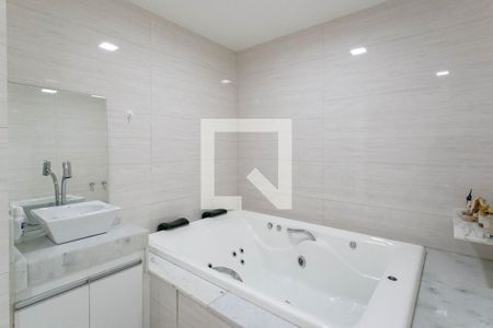 Casa à venda com 400m², 4 quartos e 3 vagasBanheiro da Suíte