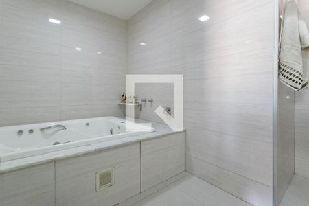 Casa à venda com 400m², 4 quartos e 3 vagasBanheiro da Suíte