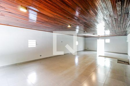 Casa à venda com 232m², 4 quartos e 2 vagas Casa à venda com 232m², 4 quartos e 2 vagasSalão