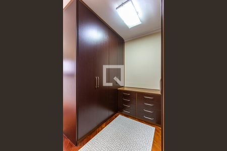 Apartamento à venda com 178m², 4 quartos e 3 vagas Apartamento à venda com 178m², 4 quartos e 3 vagasCloset da Suite