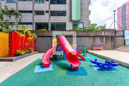 Apartamento à venda com 178m², 4 quartos e 3 vagas Apartamento à venda com 178m², 4 quartos e 3 vagasÁrea Comum - Playground