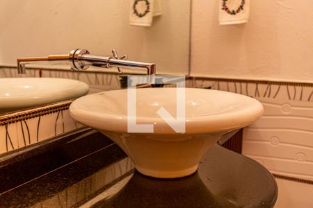 Apartamento à venda com 178m², 4 quartos e 3 vagas Apartamento à venda com 178m², 4 quartos e 3 vagasDetalhe do Lavabo