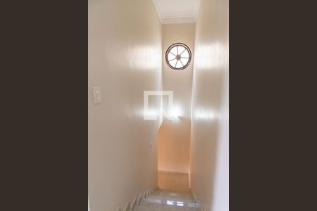 Casa à venda com 217m², 4 quartos e 6 vagasEscada