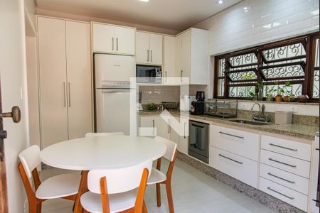 Casa à venda com 217m², 4 quartos e 6 vagasCozinha