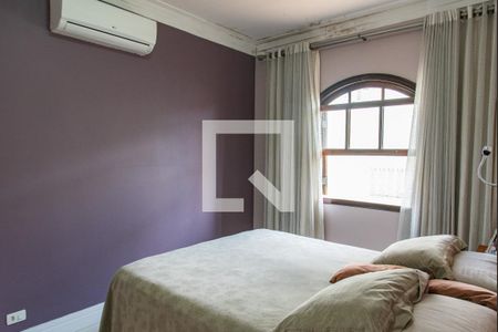 Casa à venda com 217m², 4 quartos e 6 vagasSuíte