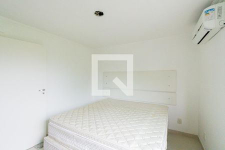 Casa de condomínio à venda com 210m², 4 quartos e 2 vagas Casa de condomínio à venda com 210m², 4 quartos e 2 vagasSuíte 4