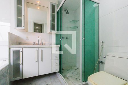 Casa de condomínio à venda com 210m², 4 quartos e 2 vagas Casa de condomínio à venda com 210m², 4 quartos e 2 vagasBanheiro da Suíte 4