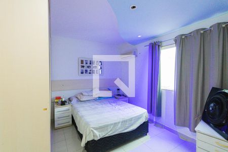 Casa de condomínio à venda com 210m², 4 quartos e 2 vagas Casa de condomínio à venda com 210m², 4 quartos e 2 vagasSuíte 1