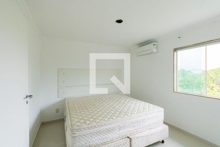 Casa de condomínio à venda com 210m², 4 quartos e 2 vagas Casa de condomínio à venda com 210m², 4 quartos e 2 vagasSuíte 4