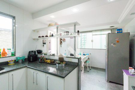 Casa de condomínio à venda com 210m², 4 quartos e 2 vagas Casa de condomínio à venda com 210m², 4 quartos e 2 vagasCozinha e Copa