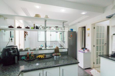 Casa de condomínio à venda com 210m², 4 quartos e 2 vagas Casa de condomínio à venda com 210m², 4 quartos e 2 vagasCozinha e Copa