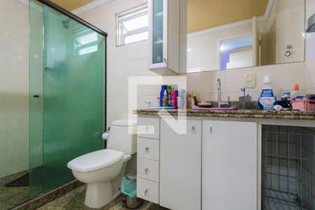 Casa de condomínio à venda com 210m², 4 quartos e 2 vagas Casa de condomínio à venda com 210m², 4 quartos e 2 vagasBanheiro da Suíte 1