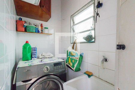 Casa de condomínio à venda com 210m², 4 quartos e 2 vagas Casa de condomínio à venda com 210m², 4 quartos e 2 vagasÁrea de Serviço