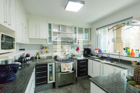 Casa de condomínio à venda com 210m², 4 quartos e 2 vagas Casa de condomínio à venda com 210m², 4 quartos e 2 vagasCozinha e Copa