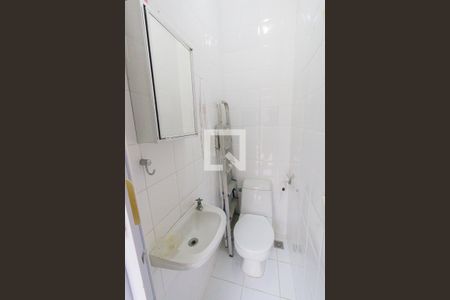 Casa de condomínio à venda com 210m², 4 quartos e 2 vagas Casa de condomínio à venda com 210m², 4 quartos e 2 vagasBanheiro de Serviço