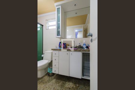 Casa de condomínio à venda com 210m², 4 quartos e 2 vagas Casa de condomínio à venda com 210m², 4 quartos e 2 vagasBanheiro da Suíte 1