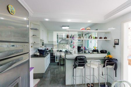 Casa de condomínio à venda com 210m², 4 quartos e 2 vagas Casa de condomínio à venda com 210m², 4 quartos e 2 vagasCozinha e Copa