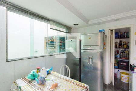 Casa de condomínio à venda com 210m², 4 quartos e 2 vagas Casa de condomínio à venda com 210m², 4 quartos e 2 vagasCozinha e Copa