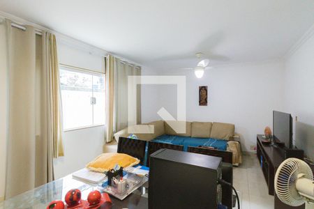 Casa de condomínio à venda com 210m², 4 quartos e 2 vagas Casa de condomínio à venda com 210m², 4 quartos e 2 vagasSala