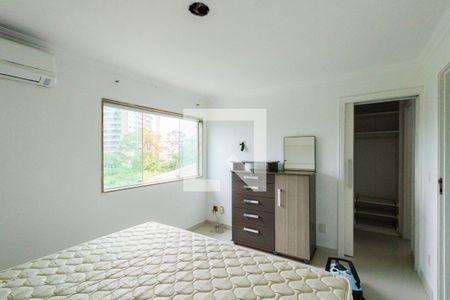 Casa de condomínio à venda com 210m², 4 quartos e 2 vagas Casa de condomínio à venda com 210m², 4 quartos e 2 vagasSuíte 4