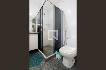 Casa de condomínio à venda com 210m², 4 quartos e 2 vagas Casa de condomínio à venda com 210m², 4 quartos e 2 vagasBanheiro da Suíte 2