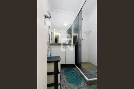 Casa de condomínio à venda com 210m², 4 quartos e 2 vagas Casa de condomínio à venda com 210m², 4 quartos e 2 vagasBanheiro da Suíte 2