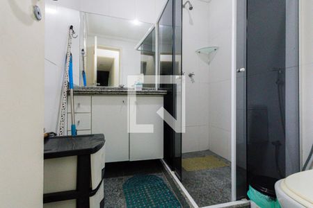 Casa de condomínio à venda com 210m², 4 quartos e 2 vagas Casa de condomínio à venda com 210m², 4 quartos e 2 vagasBanheiro da Suíte 2