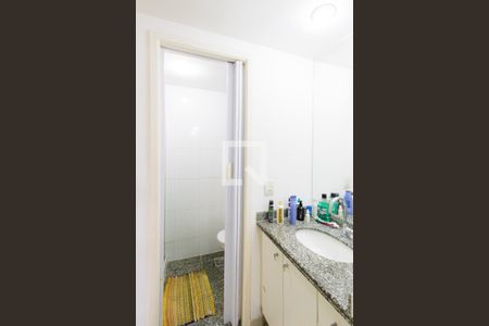 Casa de condomínio à venda com 210m², 4 quartos e 2 vagas Casa de condomínio à venda com 210m², 4 quartos e 2 vagasBanheiro da Suíte 3