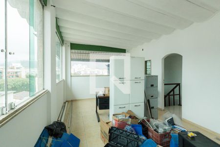 Casa de condomínio à venda com 210m², 4 quartos e 2 vagas Casa de condomínio à venda com 210m², 4 quartos e 2 vagasEscritório