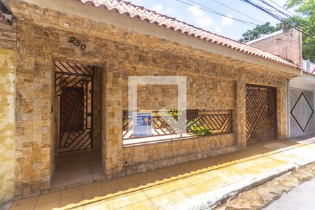 Casa à venda com 300m², 3 quartos e 6 vagas Casa à venda com 300m², 3 quartos e 6 vagasFachada