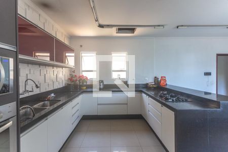 Casa à venda com 300m², 3 quartos e 6 vagas Casa à venda com 300m², 3 quartos e 6 vagasCozinha