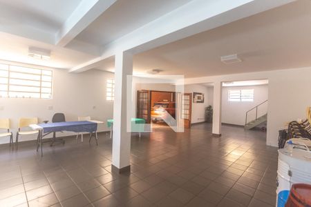 Casa à venda com 300m², 3 quartos e 6 vagas Casa à venda com 300m², 3 quartos e 6 vagasSalão