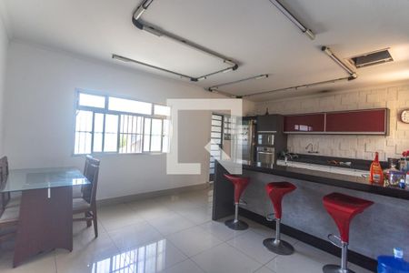 Casa à venda com 300m², 3 quartos e 6 vagas Casa à venda com 300m², 3 quartos e 6 vagasCozinha