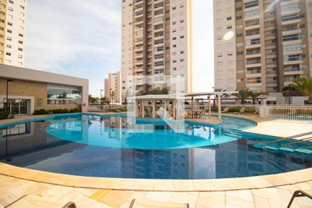 Apartamento à venda com 94m², 3 quartos e 3 vagas Apartamento à venda com 94m², 3 quartos e 3 vagasÁrea comum - Piscina