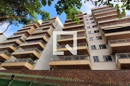Apartamento à venda com 300m², 4 quartos e 1 vaga Apartamento à venda com 300m², 4 quartos e 1 vagaFachada