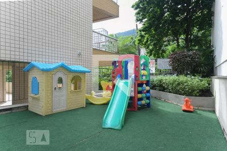 Apartamento à venda com 300m², 4 quartos e 1 vaga Apartamento à venda com 300m², 4 quartos e 1 vagaÁrea comum