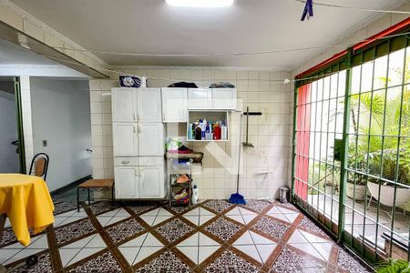 Casa à venda com 349m², 4 quartos e 3 vagas Casa à venda com 349m², 4 quartos e 3 vagasÁrea de Serviço