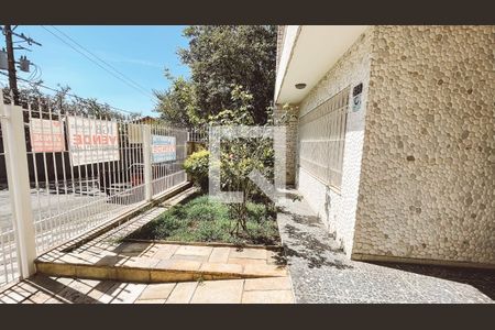 Casa à venda com 320m², 4 quartos e 3 vagas Casa à venda com 320m², 4 quartos e 3 vagasJardim