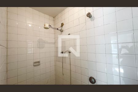 Casa à venda com 320m², 4 quartos e 3 vagas Casa à venda com 320m², 4 quartos e 3 vagasBanheiro de serviço
